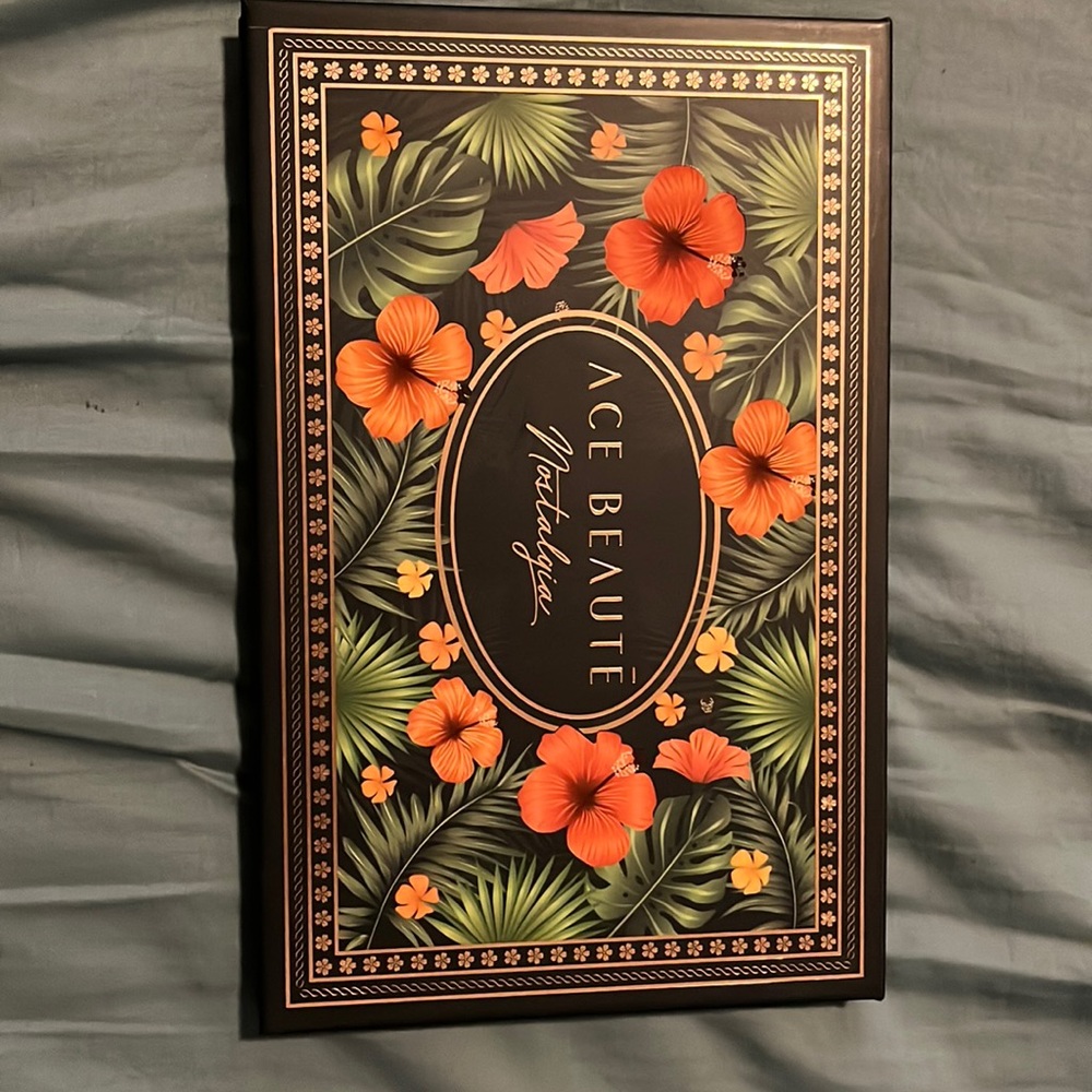 Ace Beaute nostalgia eyeshadow pallet